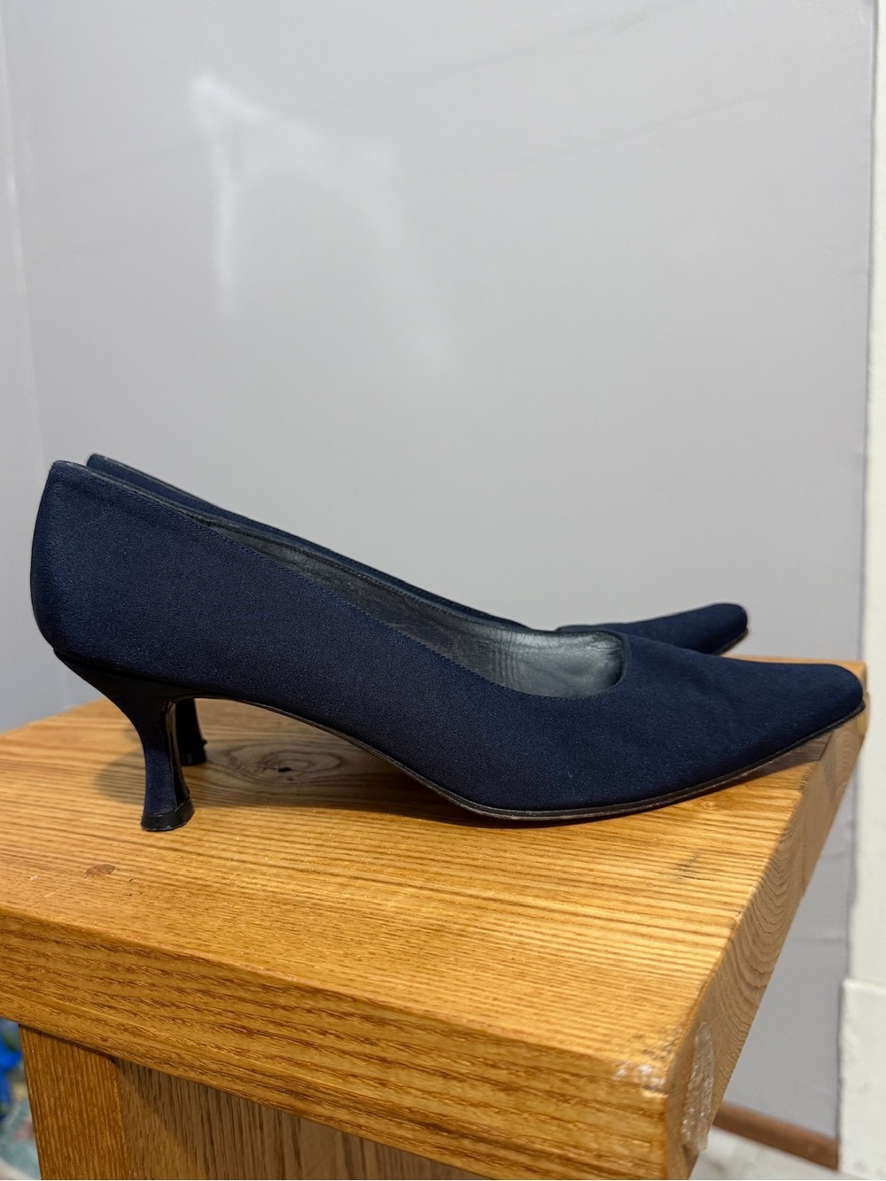 Stuart Weitzman Womens 8.5 Navy Blue Suede Pointed Toe Kitten Heel Pumps Shoes
